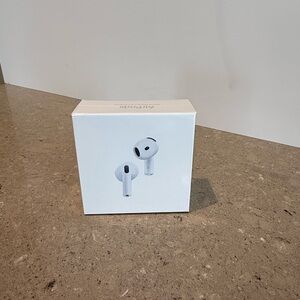 Apple AirPods 4 in Classic White